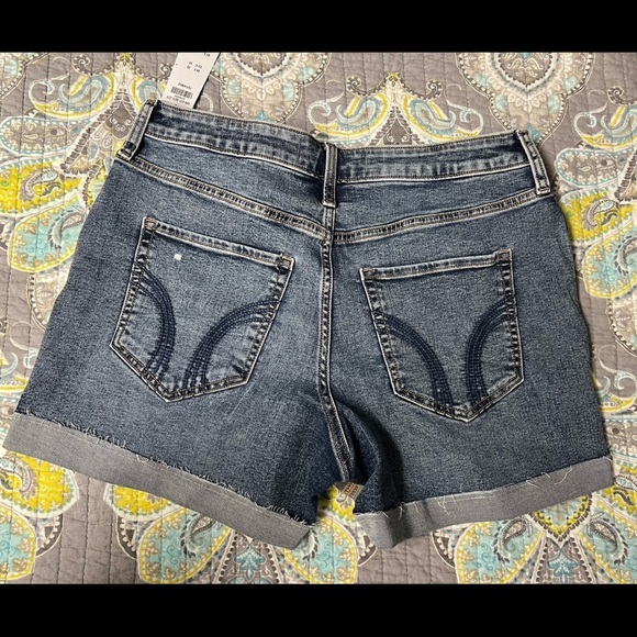 Hollister Curvy High-Rise Medium Ripped Wash Denim Shorts Size 32 - Picture 3 of 5